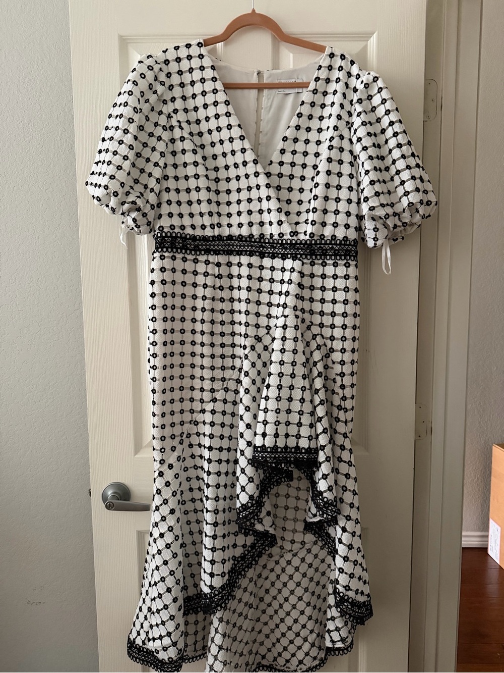 Pre-loved ASOS Design Black & White Puff-Sleeve Wrap Midi Dress Size 14
